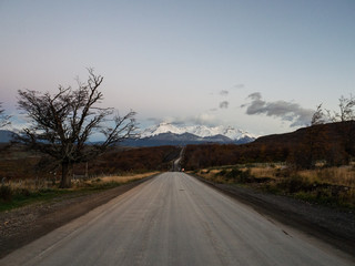 歌词那一天爸爸和妈妈离开了家歌名叫什么